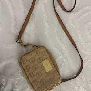 Michael Kors Tan Gold Crossbody Bag with Luxurious Appeal